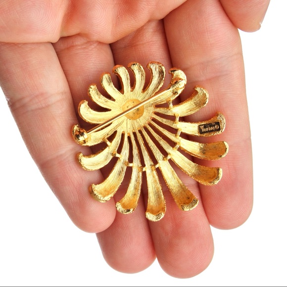 Vintage Crown Trifari Rhinestone Sunburst Brooch - Picture 4 of 6